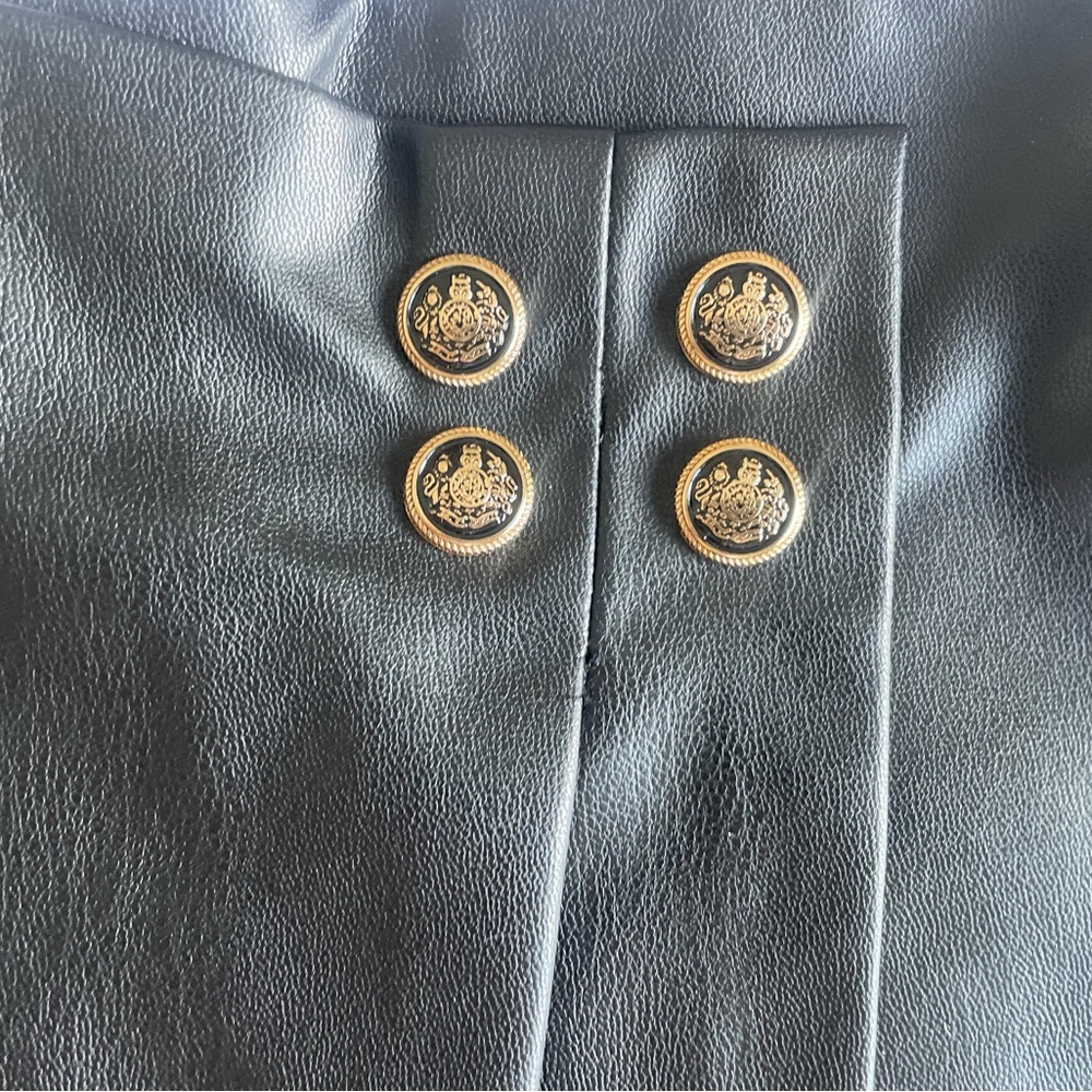 Zara women’s leather skirt/short - Picture 2 of 4